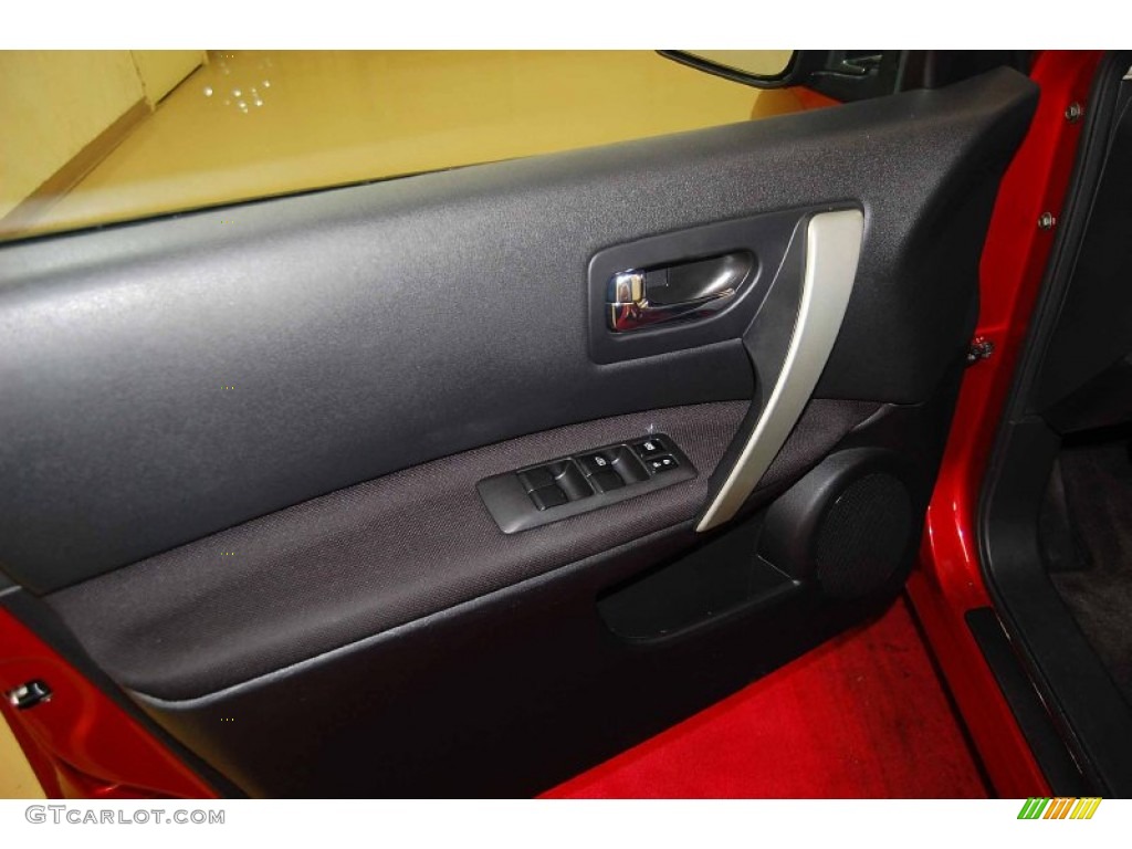 2011 Rogue SV - Cayenne Red / Black photo #9