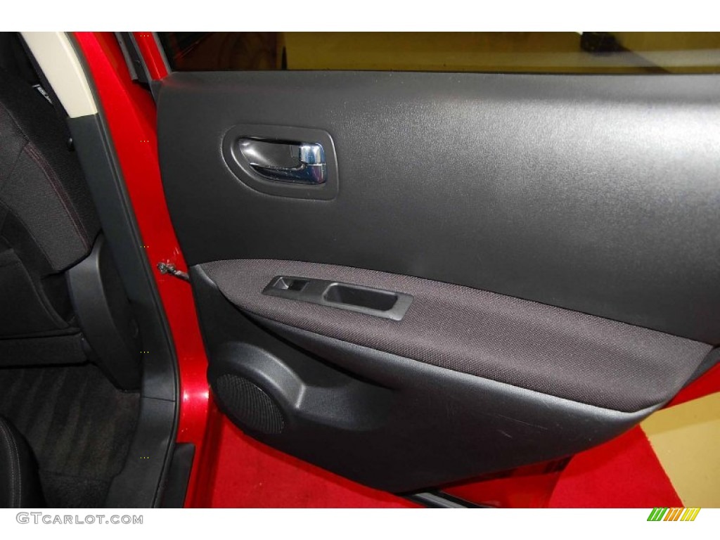 2011 Rogue SV - Cayenne Red / Black photo #15