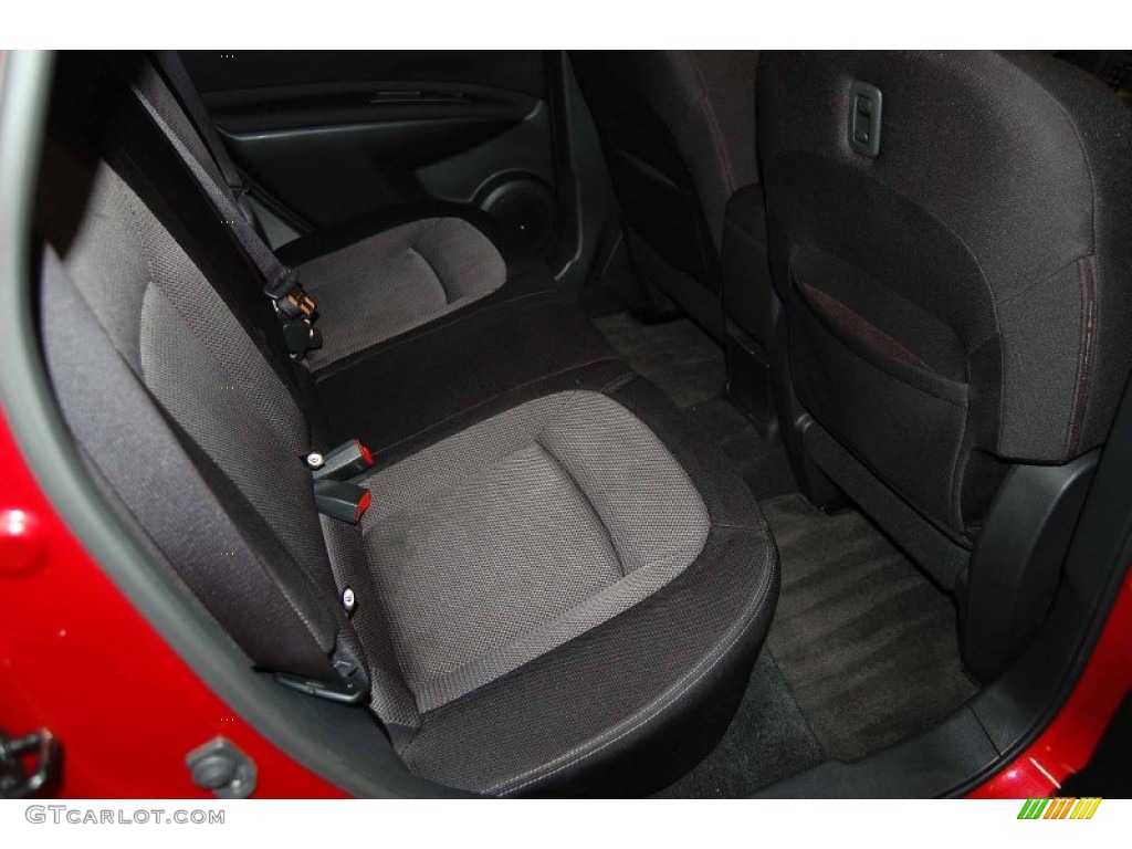 2011 Rogue SV - Cayenne Red / Black photo #16