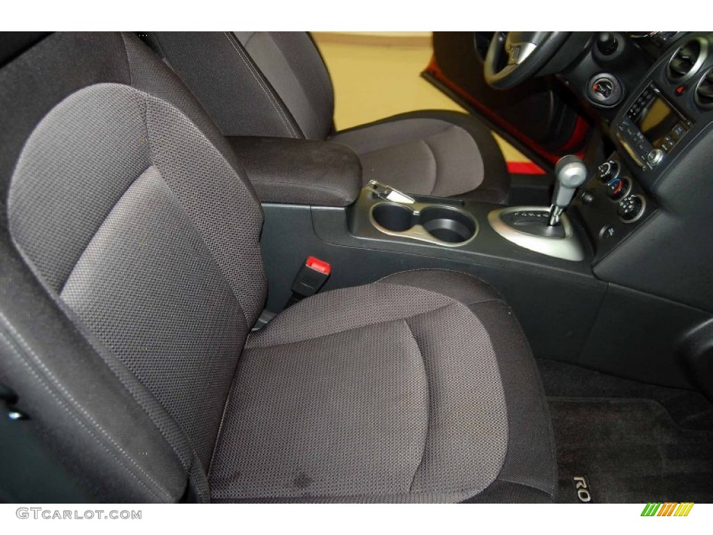 2011 Rogue SV - Cayenne Red / Black photo #18