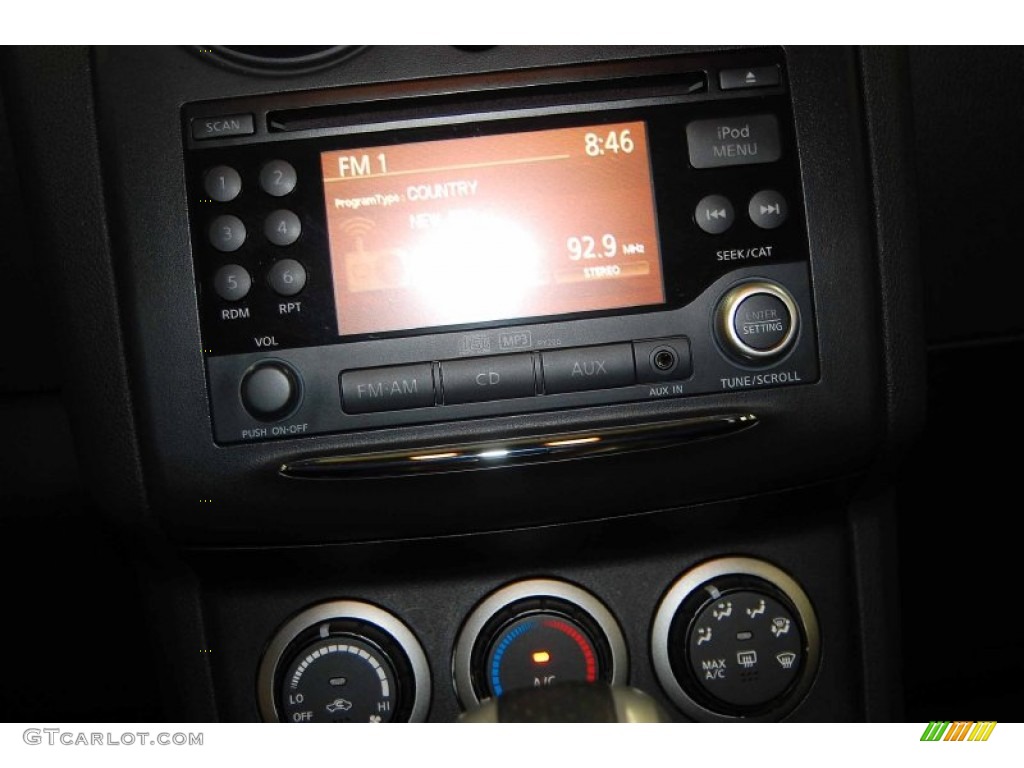 2011 Rogue SV - Cayenne Red / Black photo #21