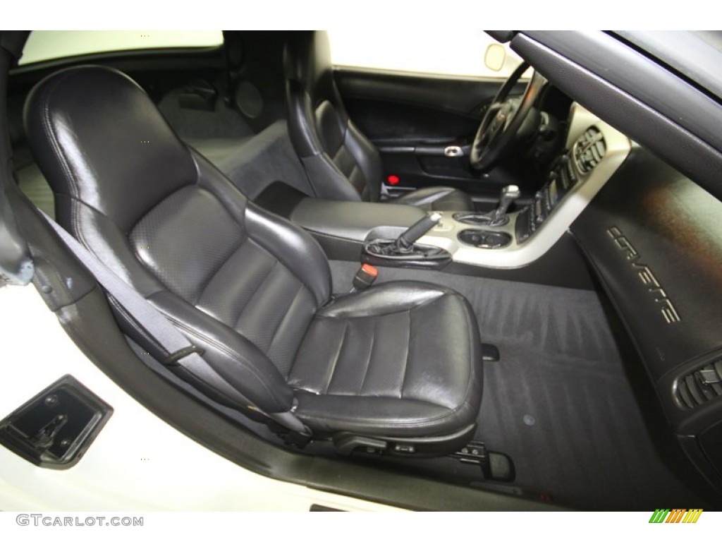 2005 Chevrolet Corvette Coupe Front Seat Photo #84668039