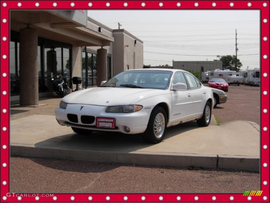 1999 Grand Prix SE Sedan - Arctic White / Graphite photo #1