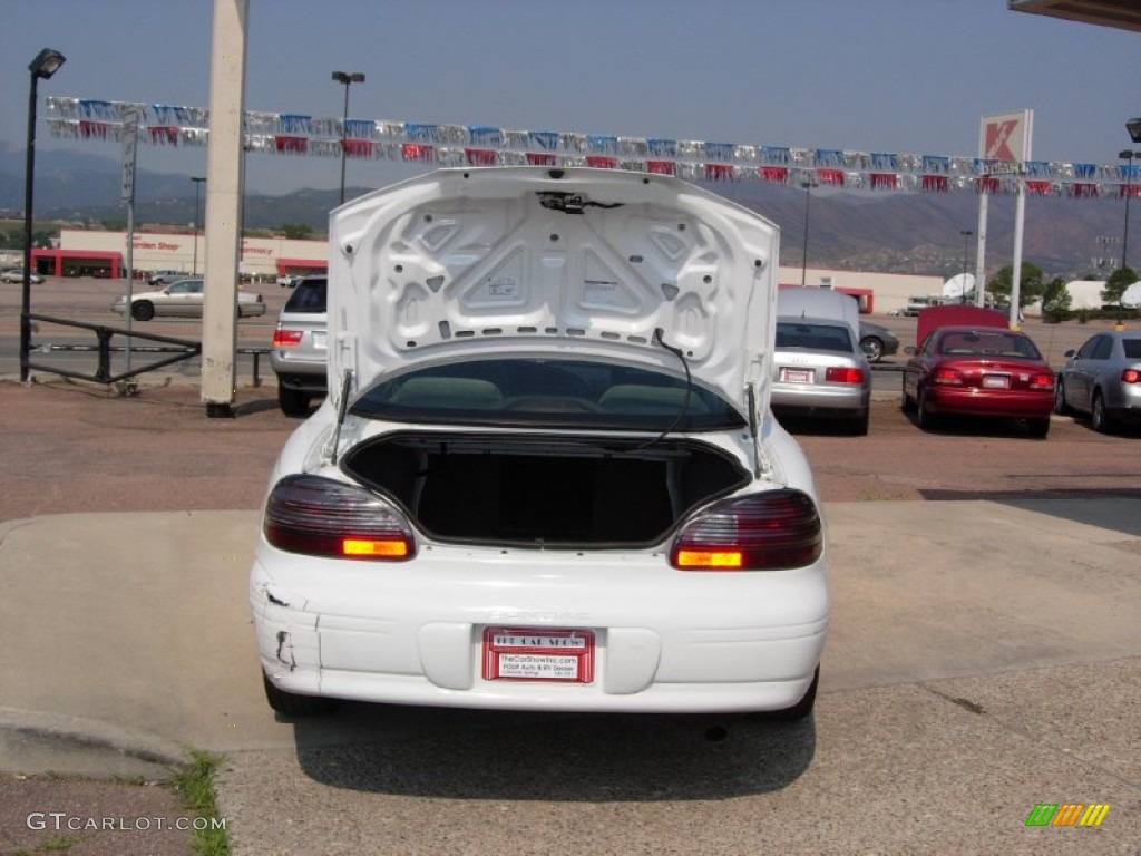 1999 Grand Prix SE Sedan - Arctic White / Graphite photo #11