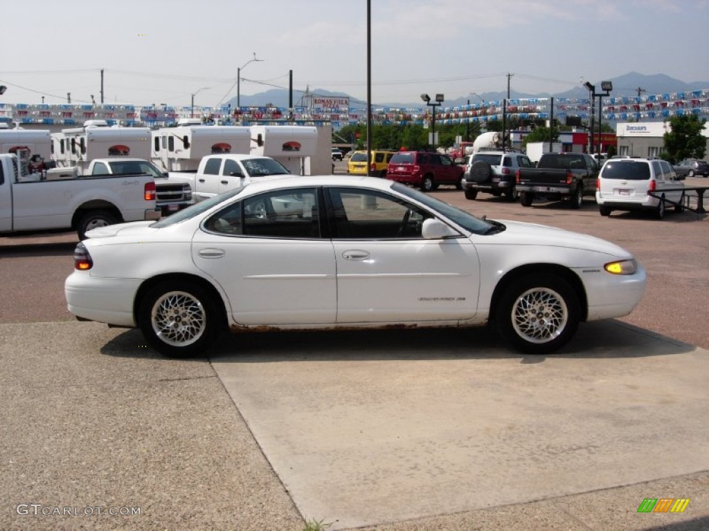 1999 Grand Prix SE Sedan - Arctic White / Graphite photo #13