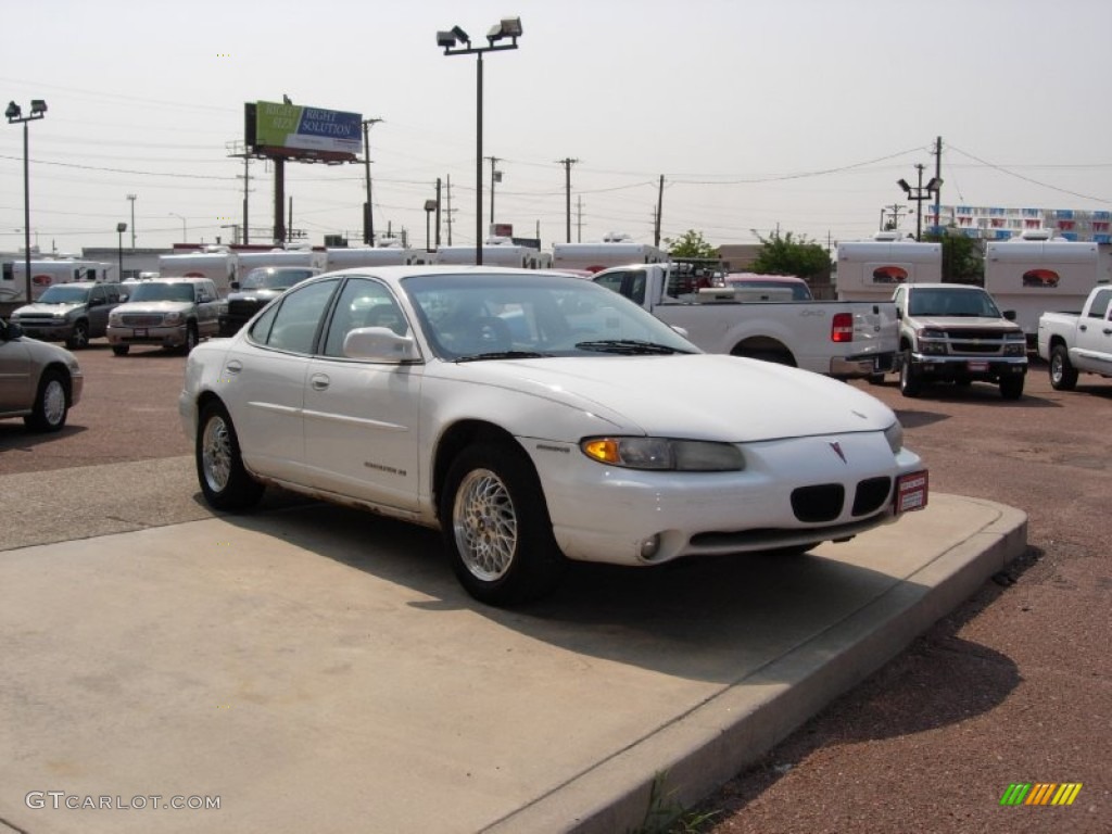 1999 Grand Prix SE Sedan - Arctic White / Graphite photo #14