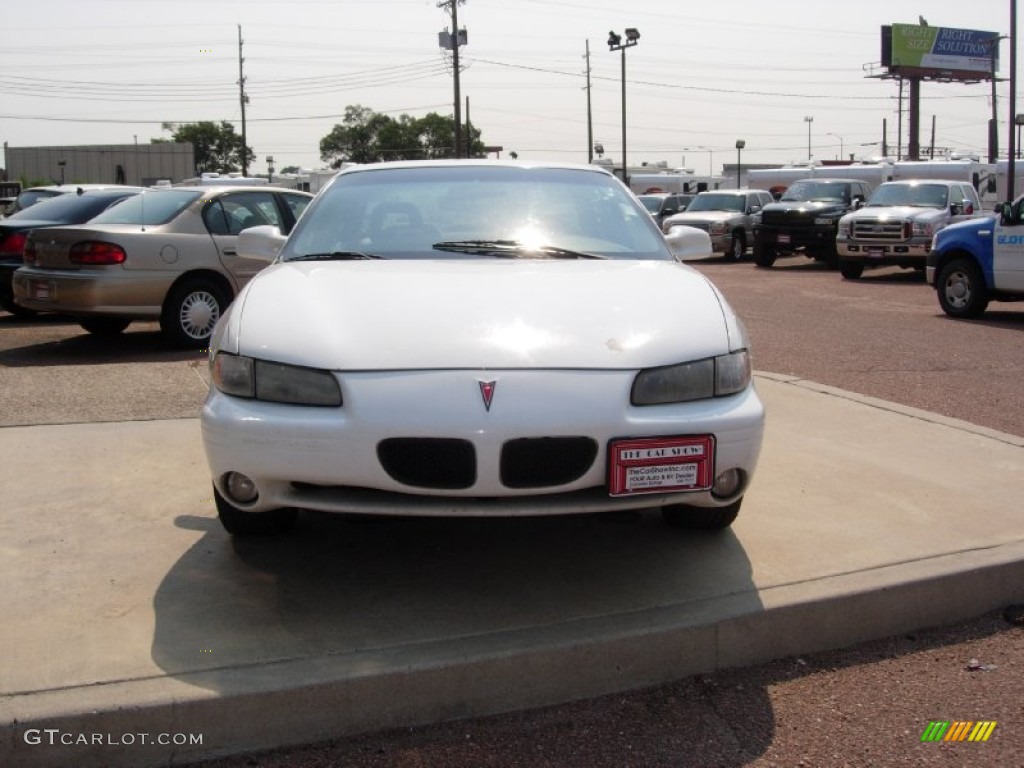 1999 Grand Prix SE Sedan - Arctic White / Graphite photo #15