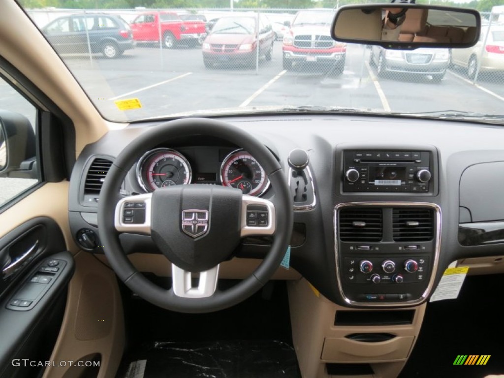 2014 Dodge Grand Caravan SE Black/Sandstorm Dashboard Photo #84672578