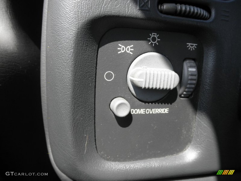 2000 Chevrolet S10 LS Regular Cab 4x4 Controls Photos