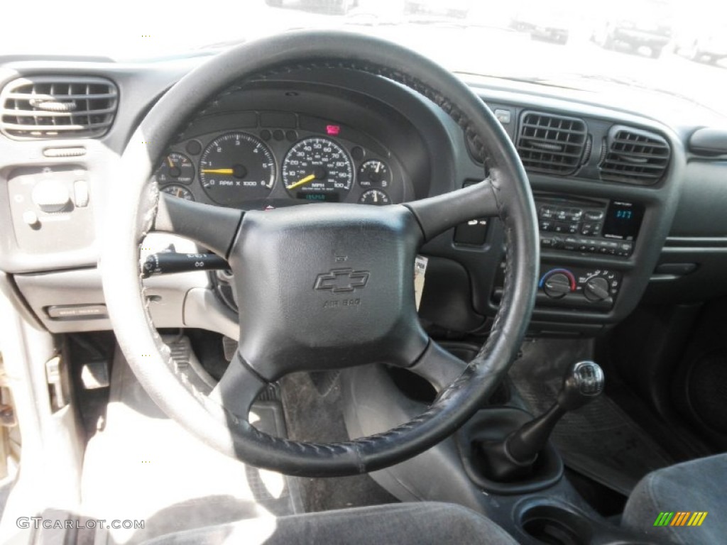 2000 Chevrolet S10 LS Regular Cab 4x4 Medium Gray Steering Wheel Photo #84673115