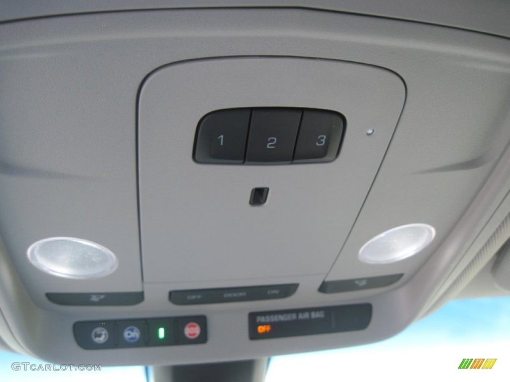 2014 Cadillac XTS Luxury FWD Controls Photo #84675320