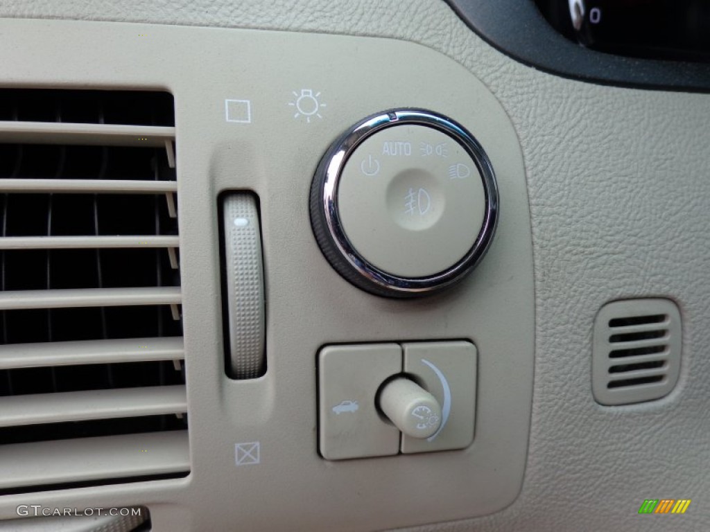 2009 Cadillac DTS Standard DTS Model Controls Photo #84675488