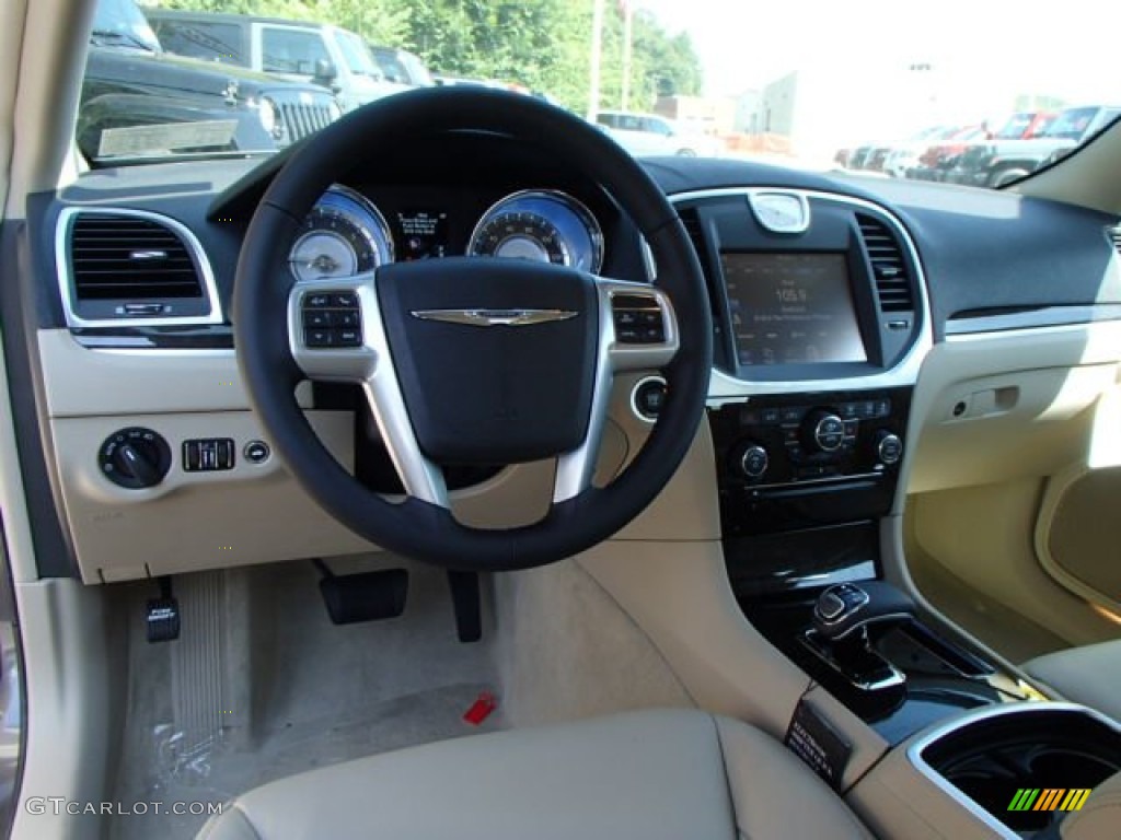 2014 Chrysler 300 Standard 300 Model Dashboard Photos