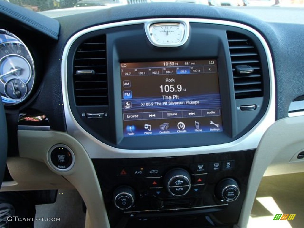 2014 Chrysler 300 Standard 300 Model Controls Photo #84675554