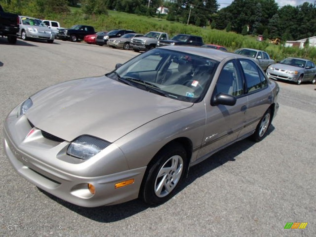 2002 Sunfire SE Sedan - Light Taupe Metallic / Taupe photo #3