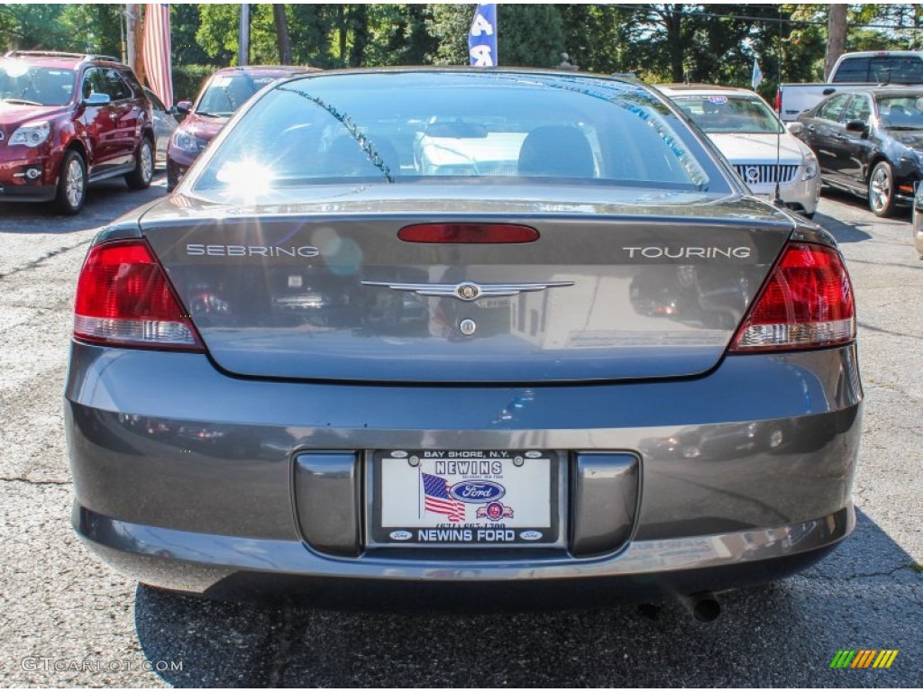 2005 Sebring Touring Sedan - Graphite Metallic / Dark Slate Gray photo #4