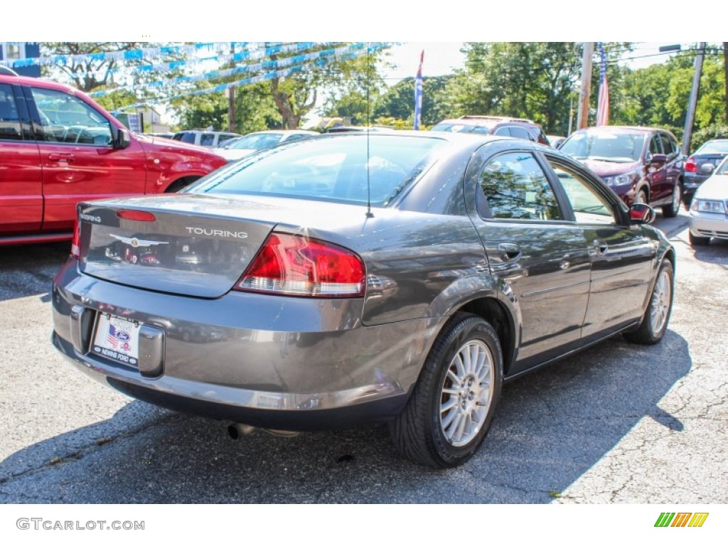 2005 Sebring Touring Sedan - Graphite Metallic / Dark Slate Gray photo #5