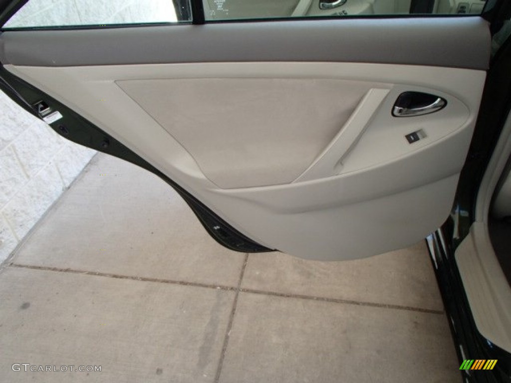 2011 Camry LE - Spruce Green Mica / Ash photo #12
