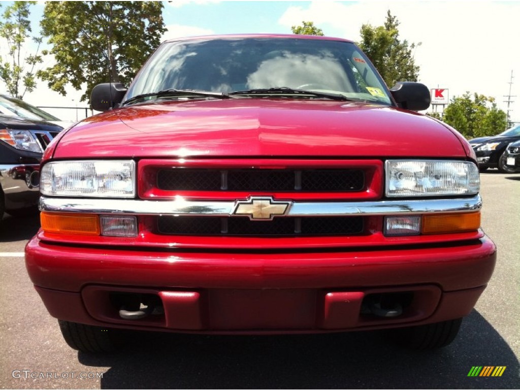 2004 Blazer LS 4x4 - Dark Cherry Red Metallic / Medium Gray photo #2