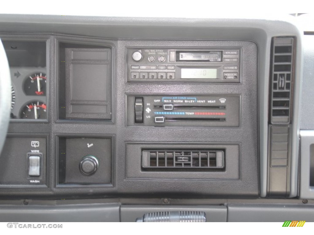 1994 Jeep Cherokee Sport 4x4 Controls Photo #84692828