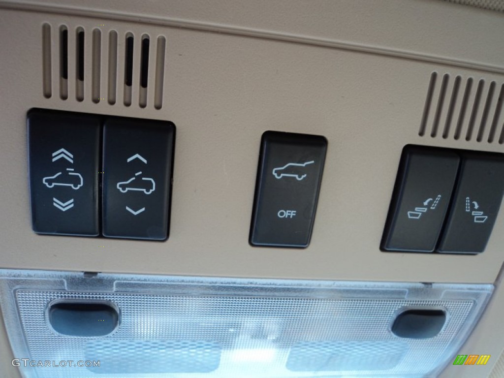 2008 Suburban 1500 LTZ 4x4 - Black / Light Cashmere/Ebony photo #26