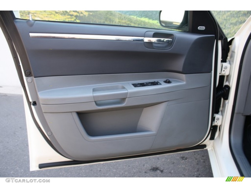 2005 Chrysler 300 Touring AWD Door Panel Photos