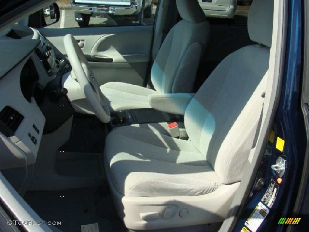 2011 Sienna LE - South Pacific Blue Pearl / Light Gray photo #8