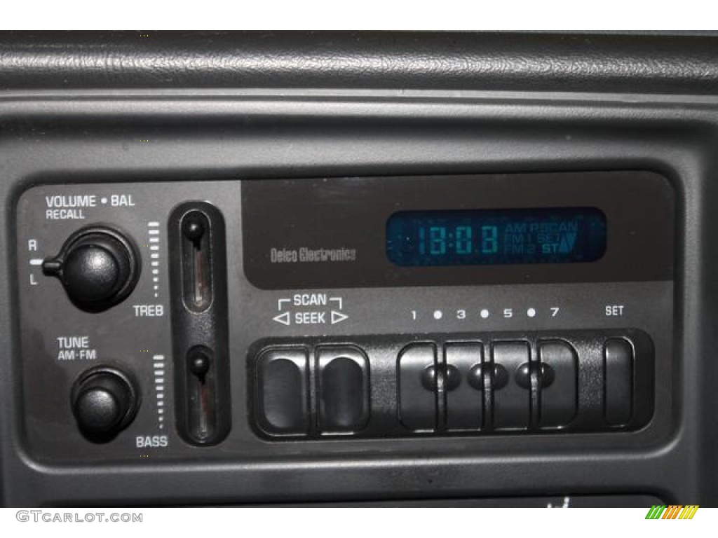 2001 Chevrolet Silverado 1500 Regular Cab 4x4 Audio System Photos