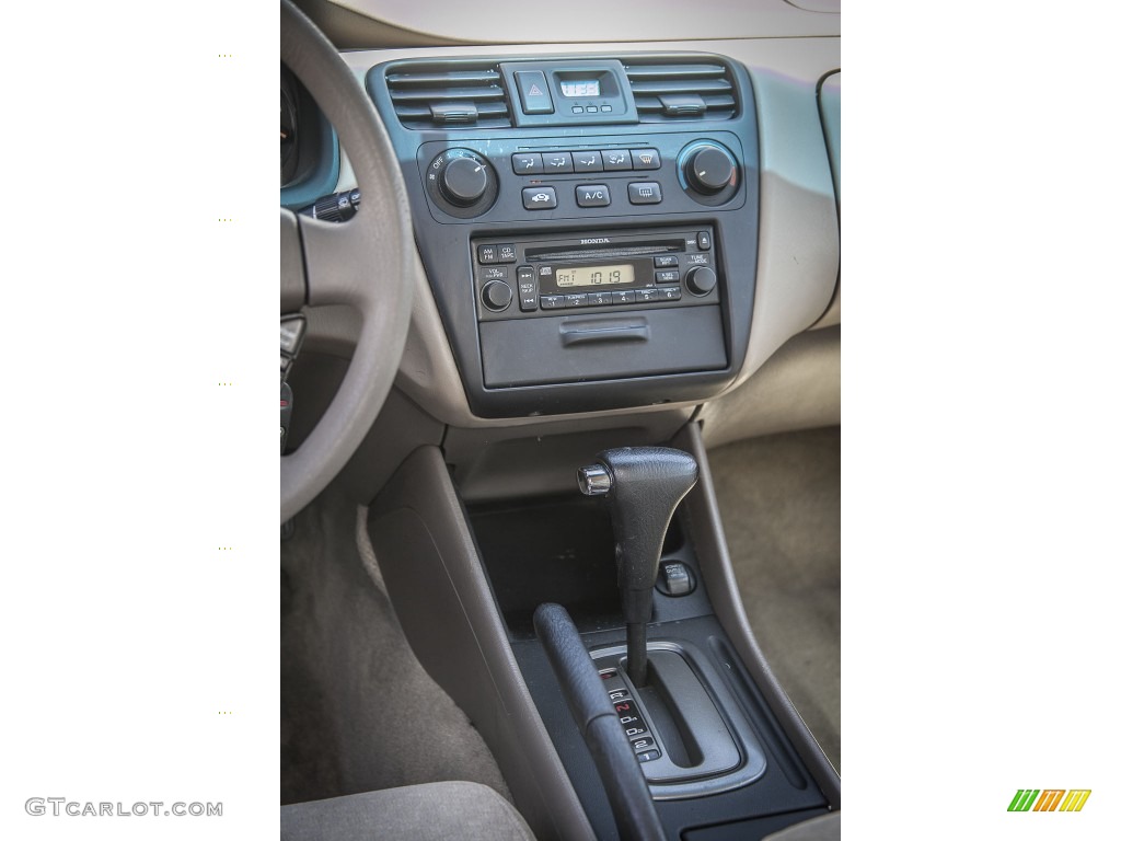 2001 Honda Accord LX Sedan Controls Photo #84713887