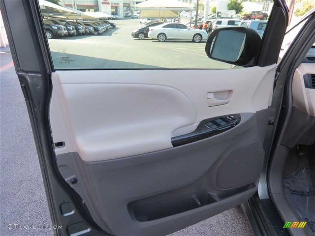 2011 Sienna LE - Cypress Green Pearl / Bisque photo #10