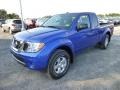 2013 Metallic Blue Nissan Frontier SV V6 King Cab 4x4  photo #3