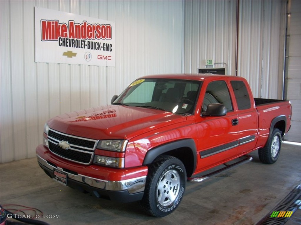 2007 Silverado 1500 Classic Z71 Extended Cab 4x4 - Victory Red / Dark Charcoal photo #1