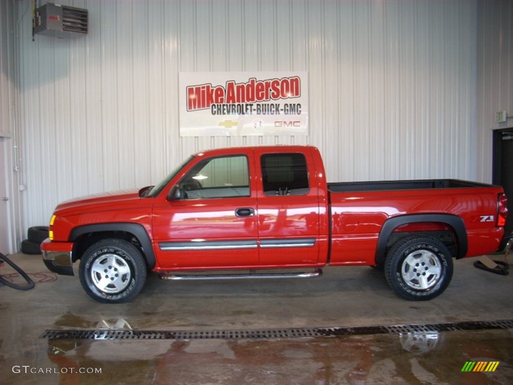 2007 Silverado 1500 Classic Z71 Extended Cab 4x4 - Victory Red / Dark Charcoal photo #2