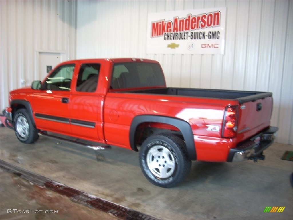 2007 Silverado 1500 Classic Z71 Extended Cab 4x4 - Victory Red / Dark Charcoal photo #18