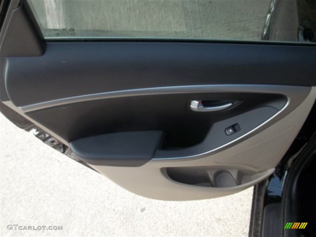 2013 Elantra GT - Black Noir Pearl / Beige photo #10
