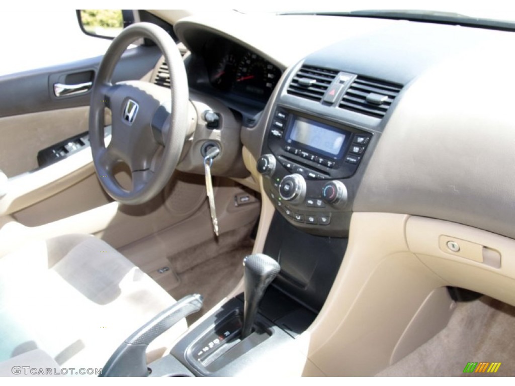 2005 Accord DX Sedan - Taffeta White / Ivory photo #9