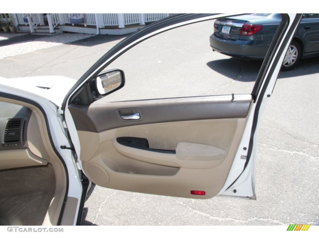 2005 Accord DX Sedan - Taffeta White / Ivory photo #17