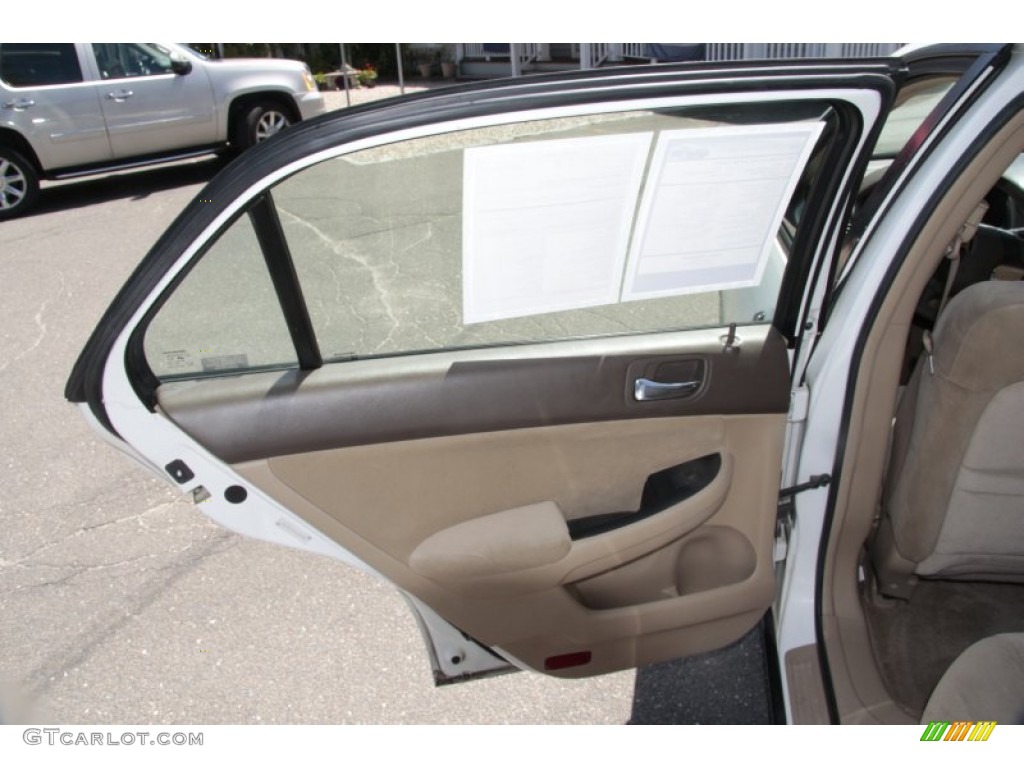 2005 Accord DX Sedan - Taffeta White / Ivory photo #18