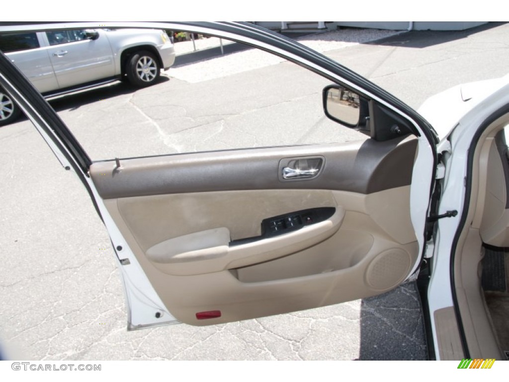 2005 Accord DX Sedan - Taffeta White / Ivory photo #19
