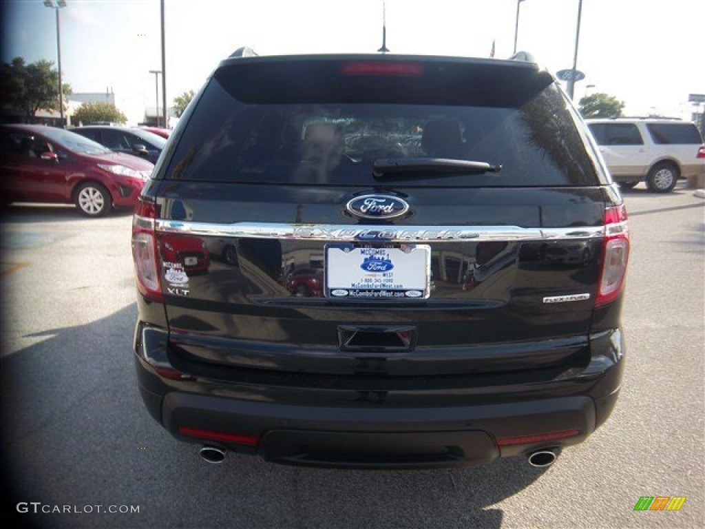 2014 Explorer XLT - Tuxedo Black / Medium Light Stone photo #4