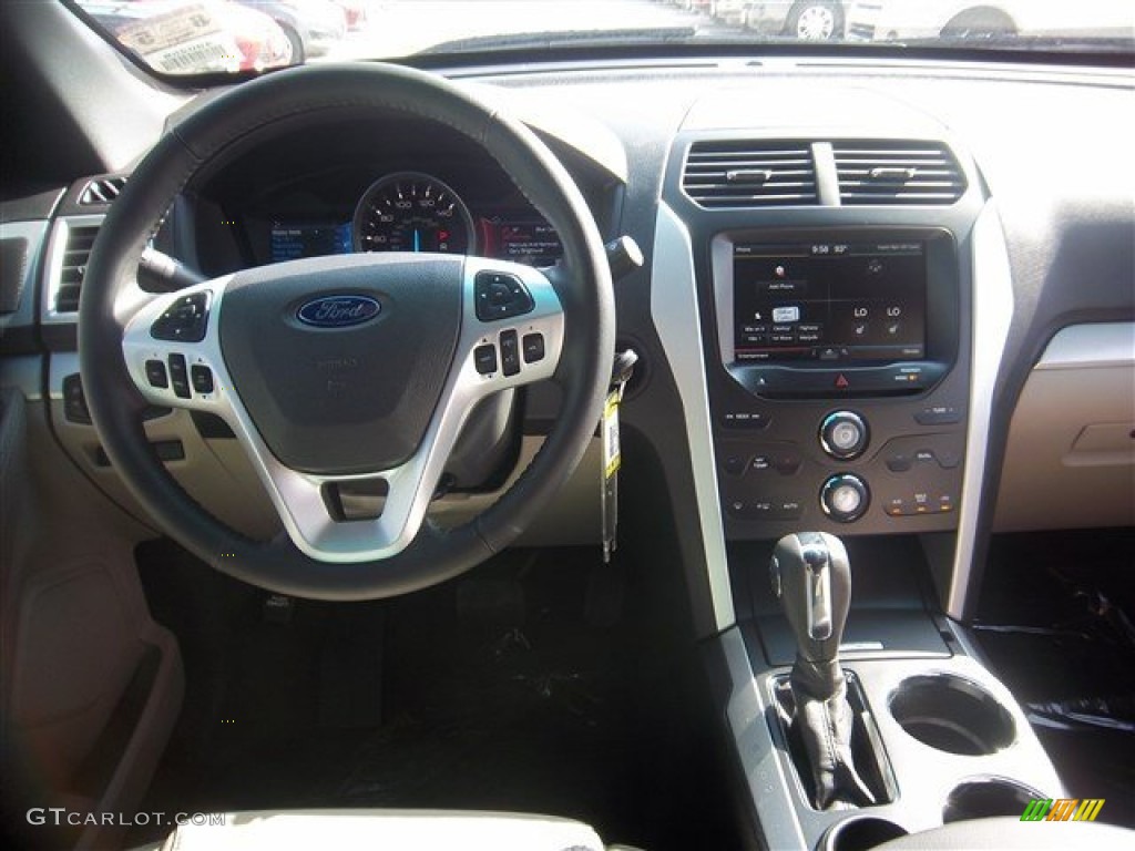 2014 Explorer XLT - Tuxedo Black / Medium Light Stone photo #14