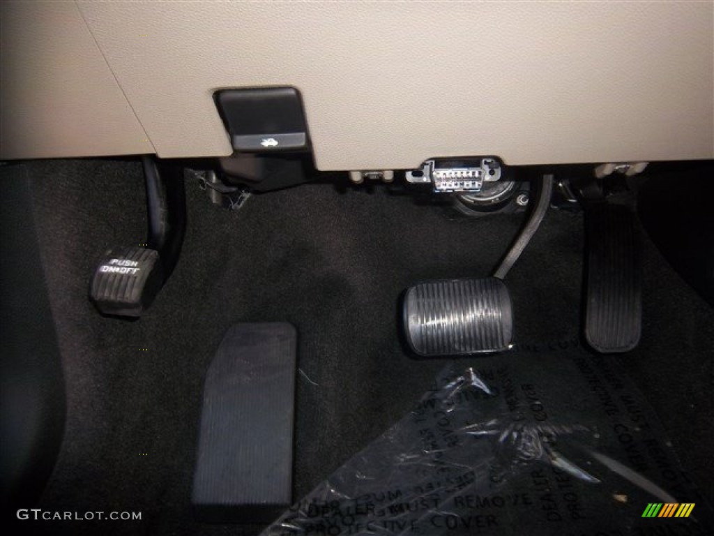 2014 Explorer XLT - Tuxedo Black / Medium Light Stone photo #21