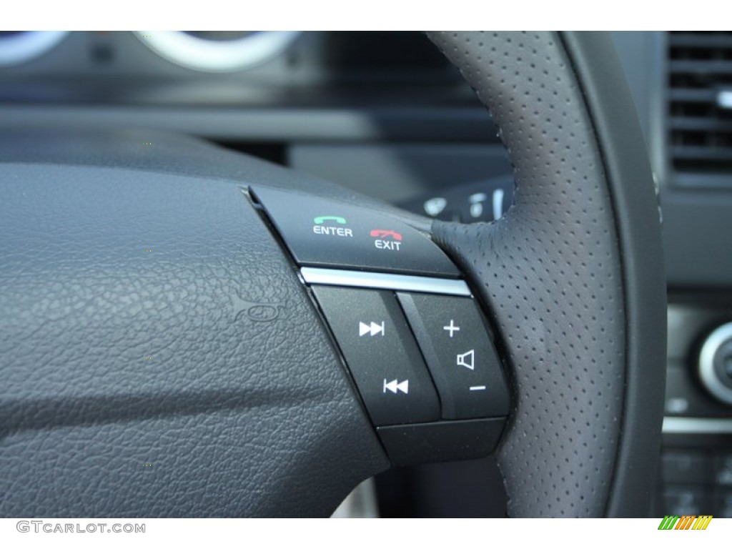 2013 Volvo XC90 3.2 R-Design Controls Photos