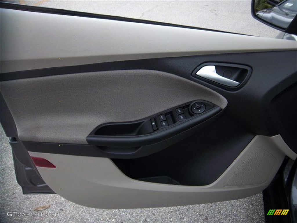 2014 Focus SE Hatchback - Sterling Gray / Medium Light Stone photo #17
