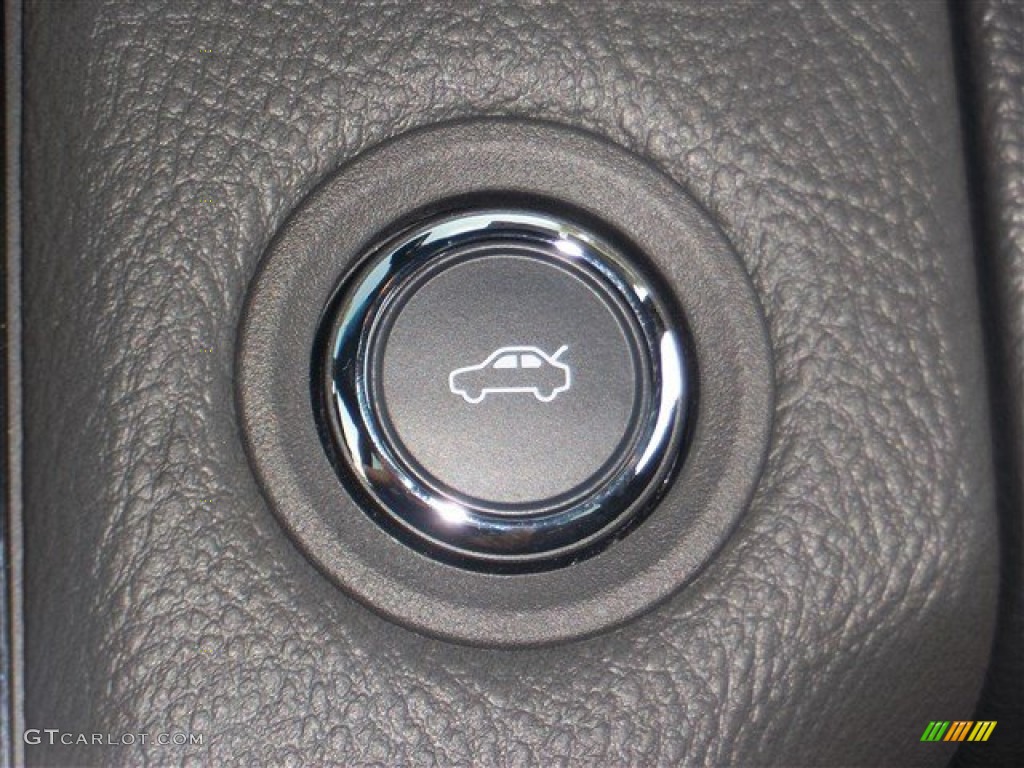 2014 Ford Taurus SHO AWD Controls Photo #84729375