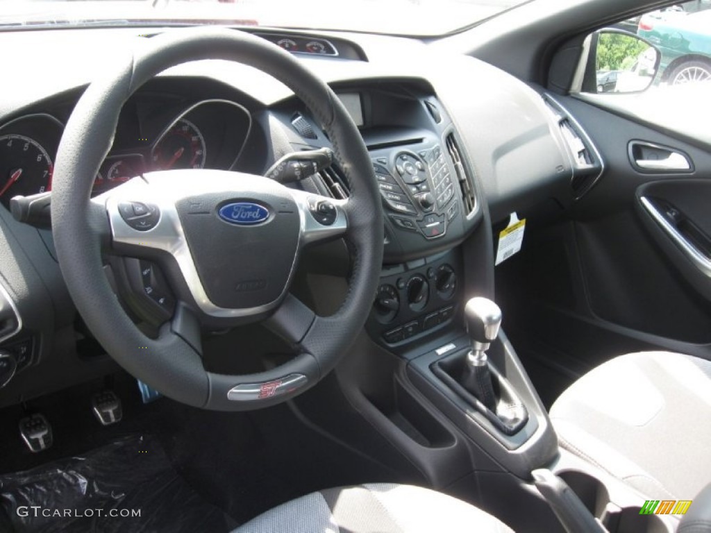 2014 Ford Focus ST Hatchback ST Charcoal Black Dashboard Photo #84730099