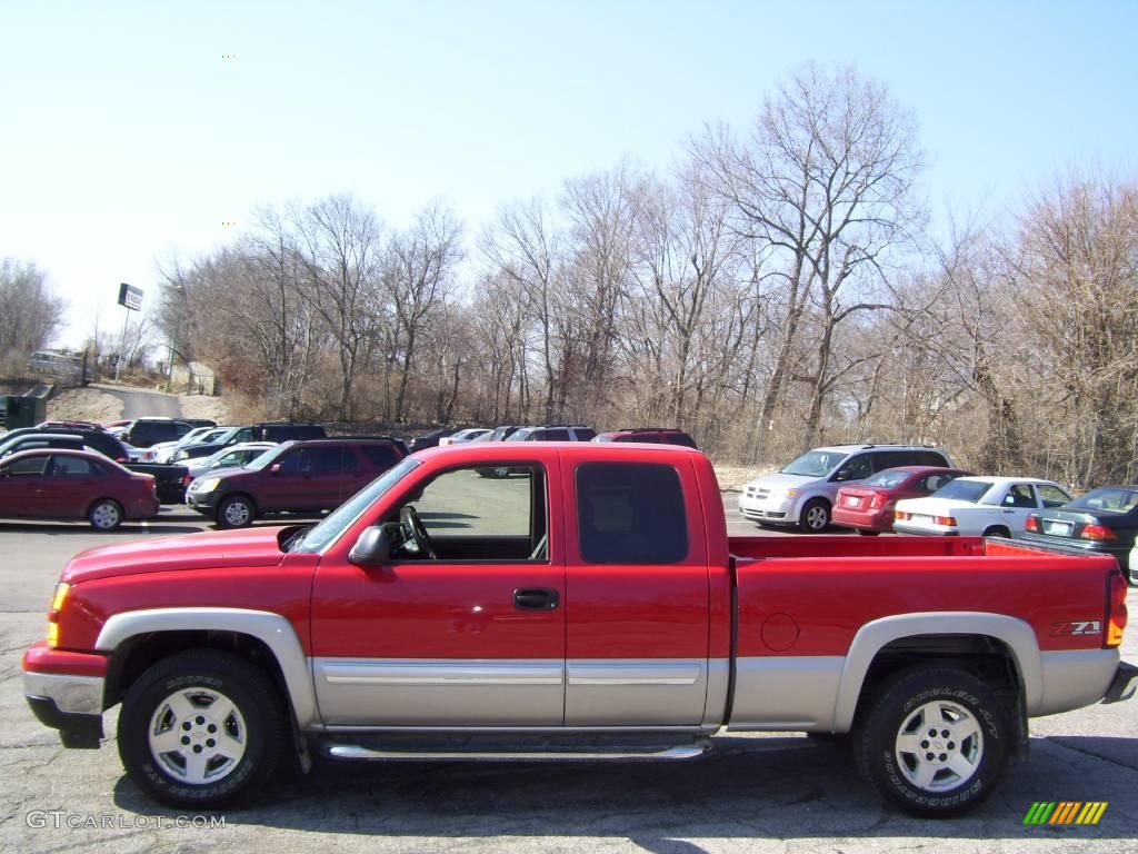 2007 Silverado 1500 Classic LT Extended Cab 4x4 - Victory Red / Dark Charcoal photo #2