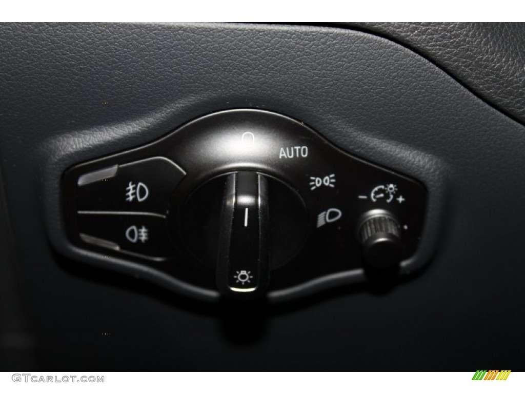 2011 Q5 2.0T quattro - Ice Silver Metallic / Black photo #13