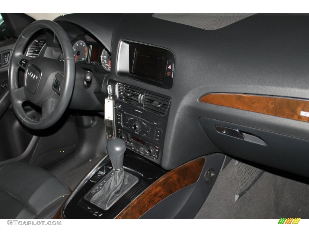 2011 Q5 2.0T quattro - Ice Silver Metallic / Black photo #36