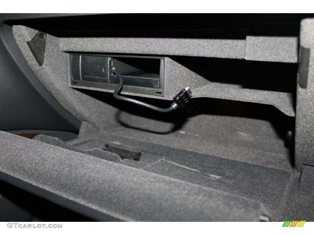 2011 Q5 2.0T quattro - Ice Silver Metallic / Black photo #37